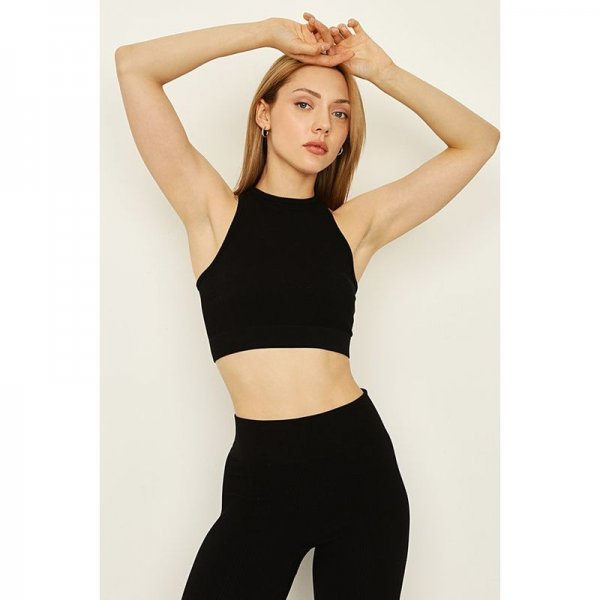 BLACK SEAMLESS RACER CROP TOP